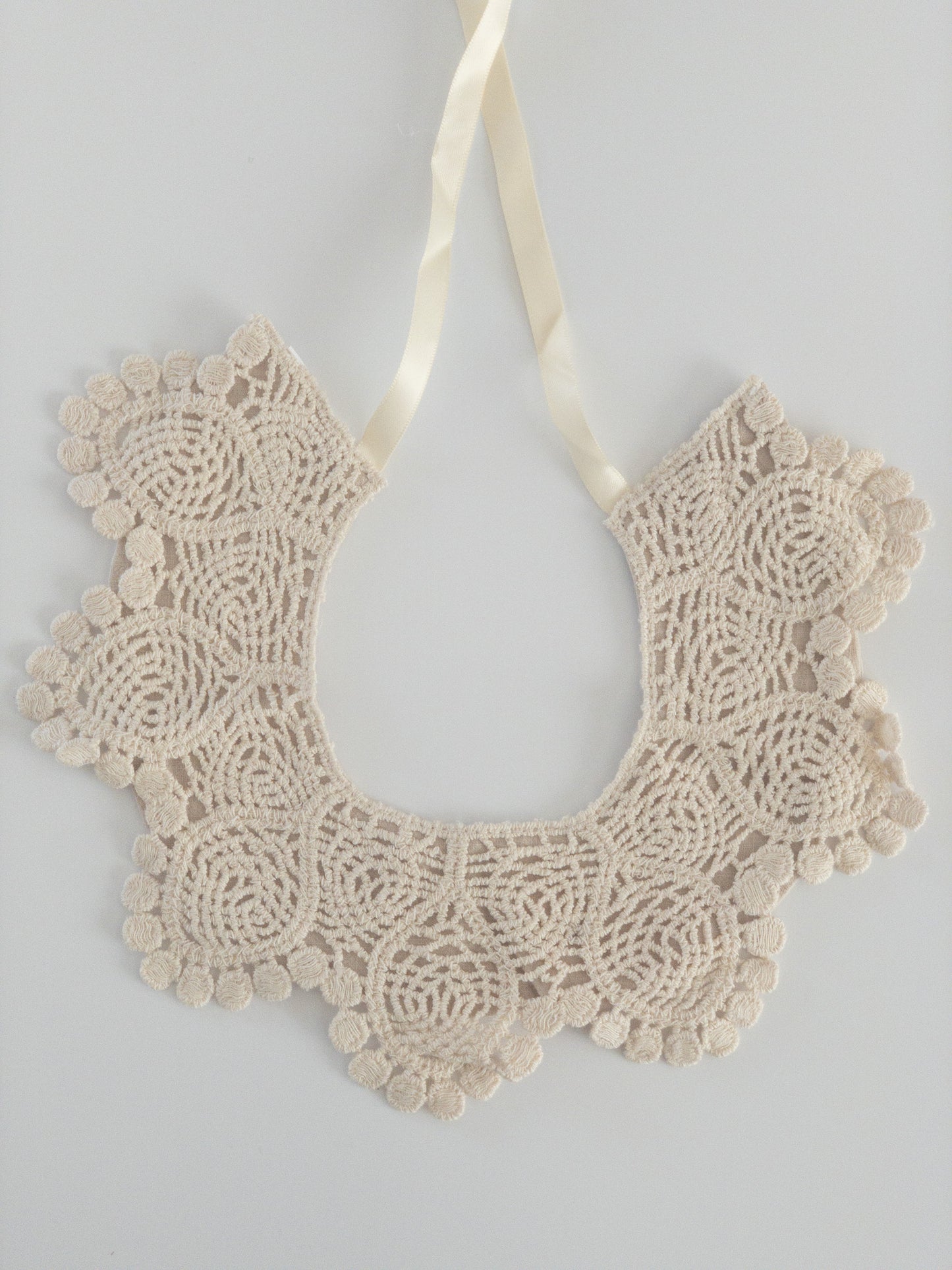 Organic lace vintage bib - Cream