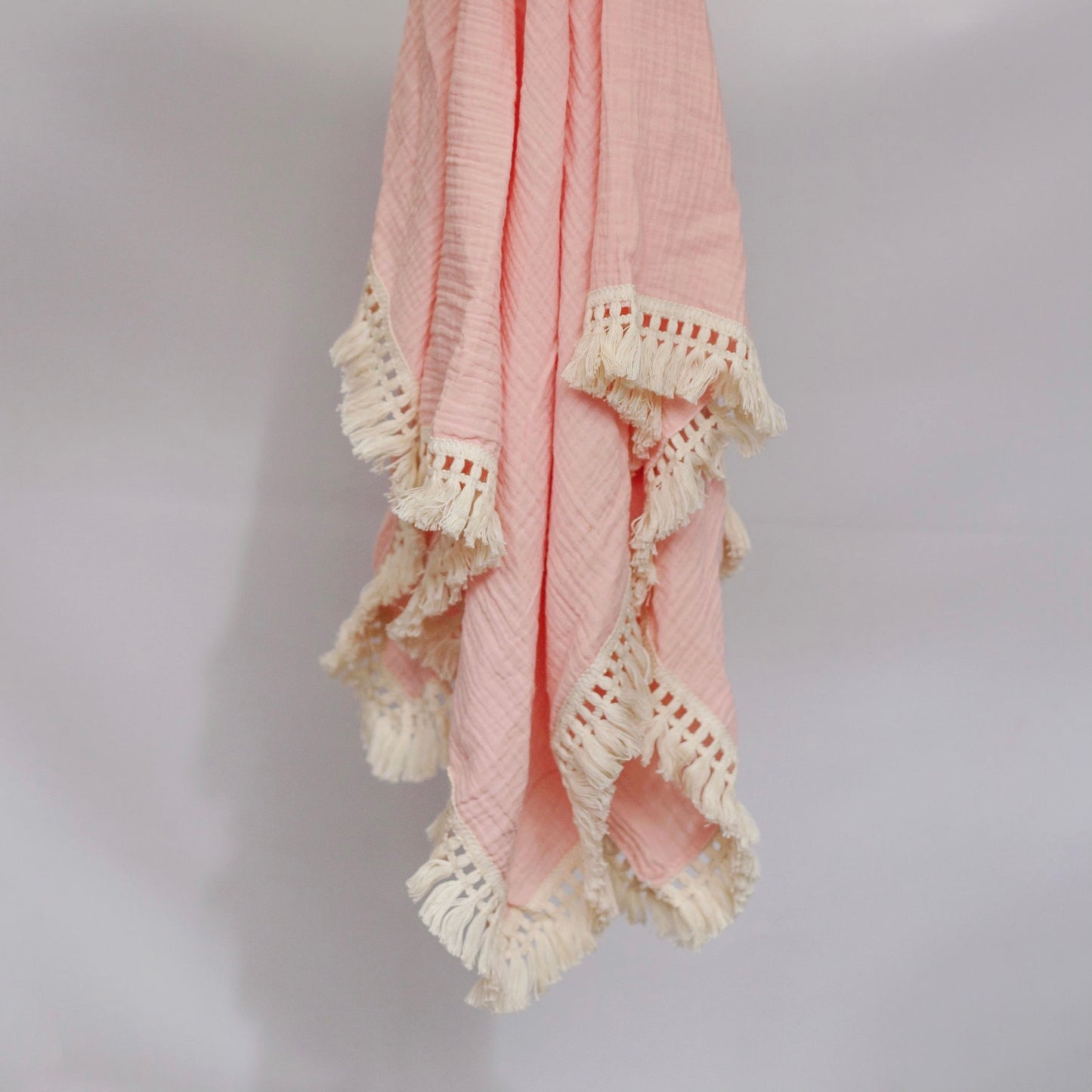 Muslin Tassel Blanket - Strawberry